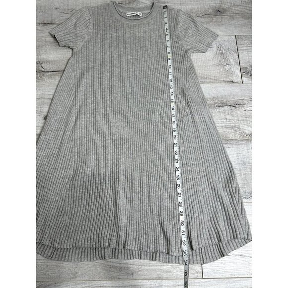 ZARA Knit Womens Gray Ribbed Short Sleeve Sweater Dress Size Medium Mini Length - Picture 9 of 10
